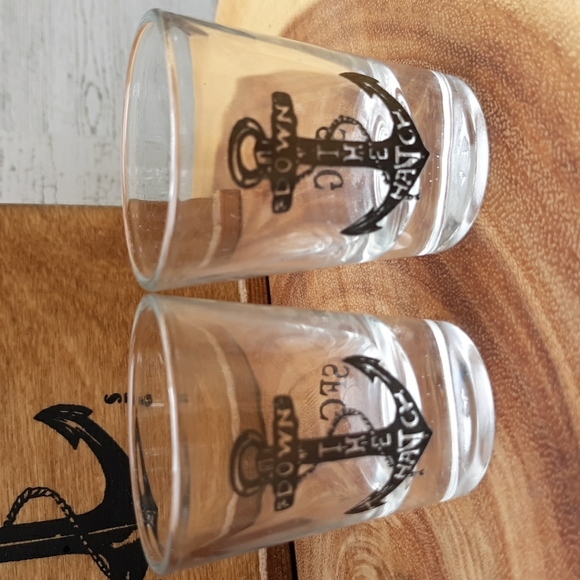 NWT SPITFIRE GIRL FLASK AND SHOT GLASSES SET - Picture 6 of 13